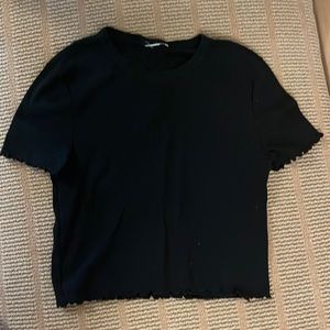 Black lettuce trim cropped tee